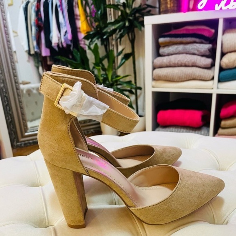 NEW Ninetin Gel Sole Tan Vegan Suede Ankle Strap Pointed Toe Block Heels Size 9